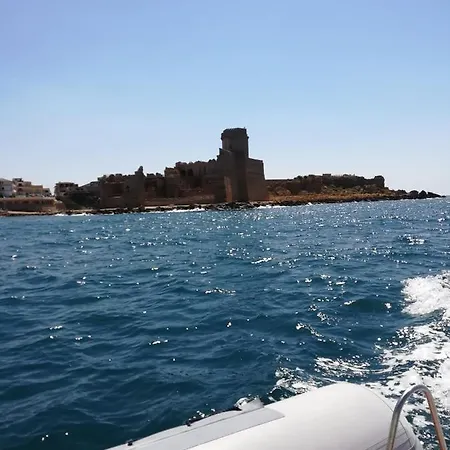 Botel Francy Az 33 Le Castella (Calabria)